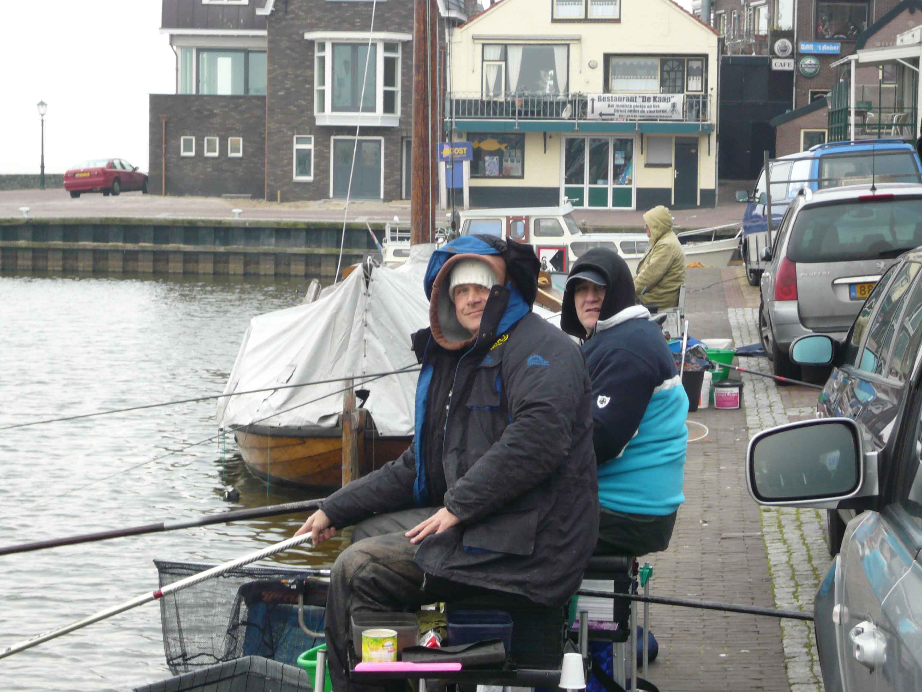 Ronald en Marcel in het koude Urk